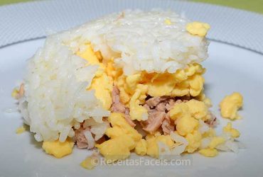 Receita fácil de arroz atum e ovos