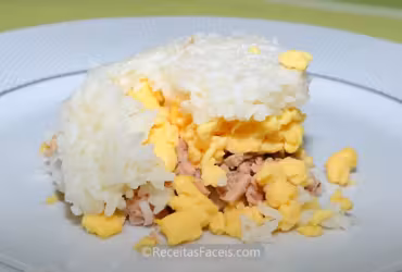 Receita fácil de arroz atum e ovos