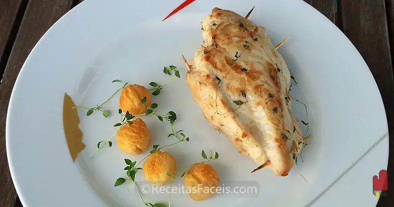 receita facil de peitos de frango recheados