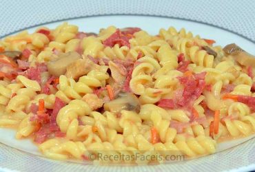 Receita fácil de massa com atum, fiambre e cogumelos