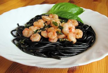 receita facil de esparguete negro (nero) com camarão