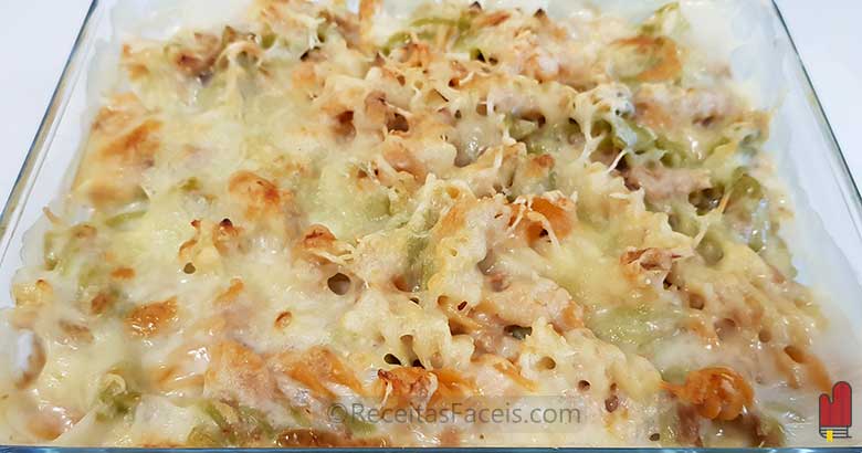 receita fácil de Massa com Atum Gratinada
