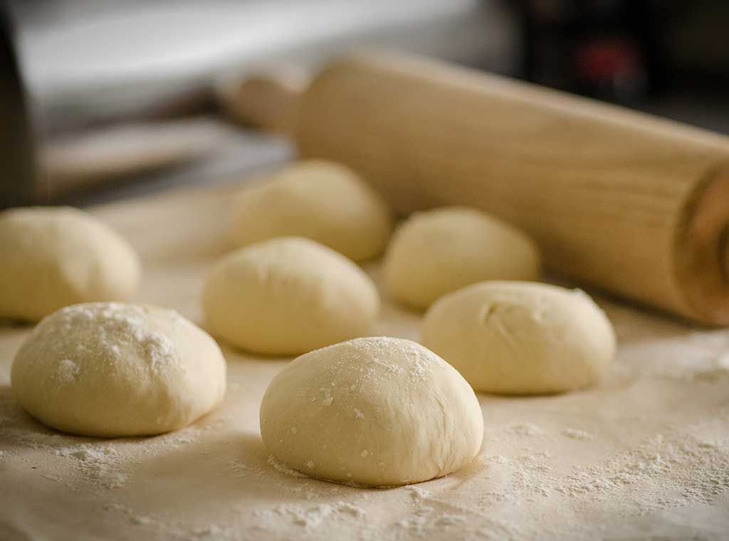 como fazer facilmente massa de pizza
