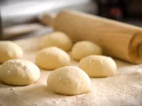 como fazer facilmente massa de pizza