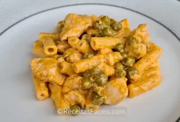 receita fácil de macarrão com peru e ervilhas